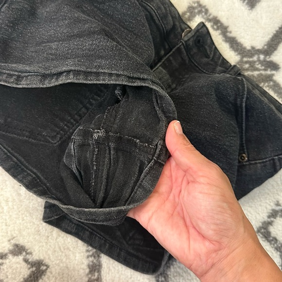 Forever 21 Low Rise Black Denim Jean Shorts Sz 26 - Picture 4 of 4